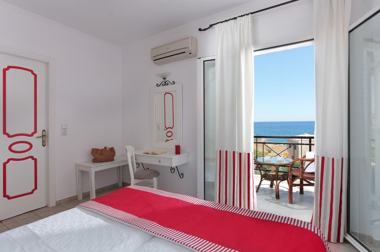 Iris Beach Hotel โมเน็มวาซี ภายนอก รูปภาพ