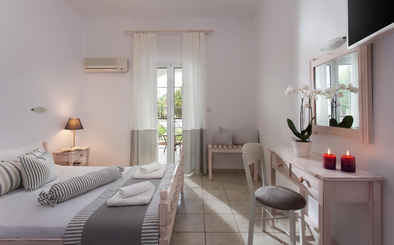 Iris Beach Hotel โมเน็มวาซี ภายนอก รูปภาพ