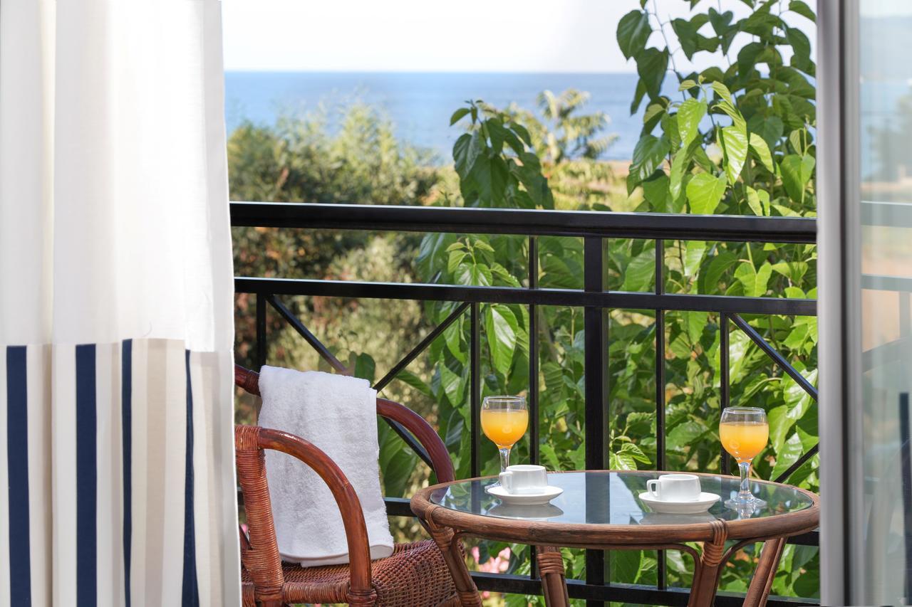 Iris Beach Hotel โมเน็มวาซี ภายนอก รูปภาพ