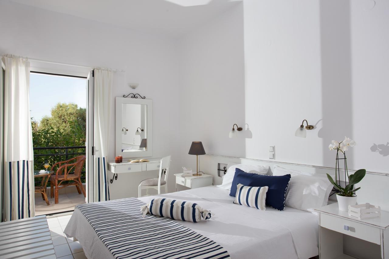 Iris Beach Hotel โมเน็มวาซี ภายนอก รูปภาพ