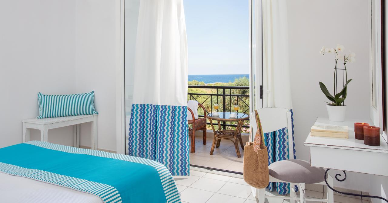 Iris Beach Hotel โมเน็มวาซี ภายนอก รูปภาพ